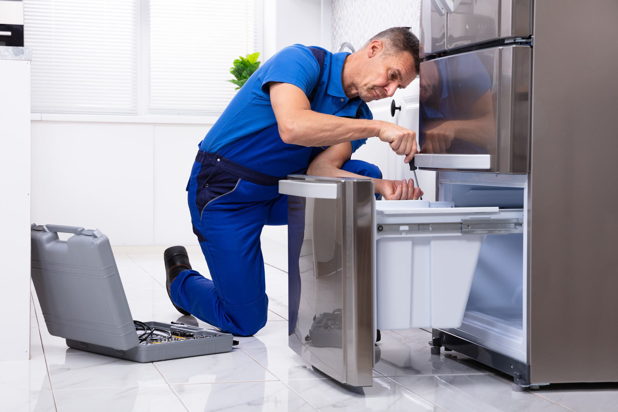 When Should The Refrigerator Be Repaired? image