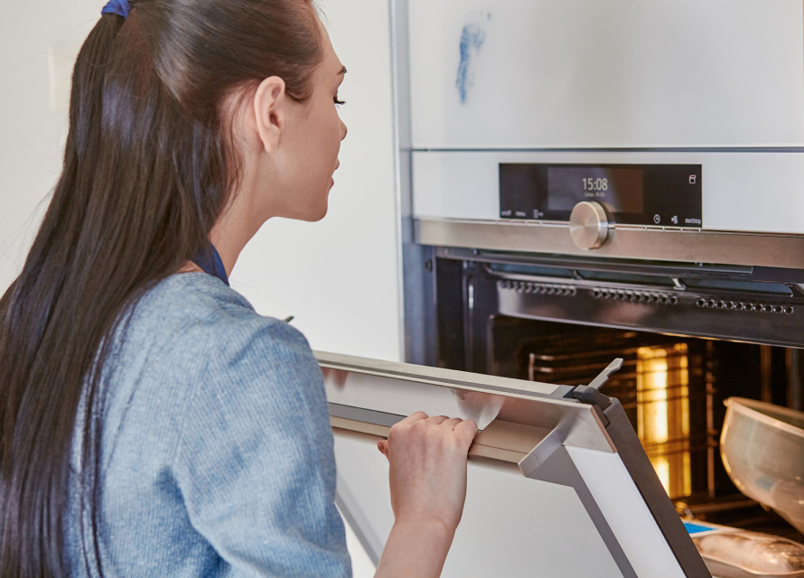Why Do We Need to Clean Our Oven Regularly? image